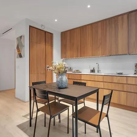 Premium Queen Downtown Apartment *