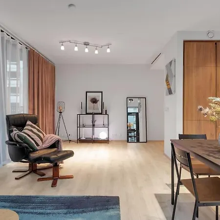 Premium Queen Downtown Apartment
